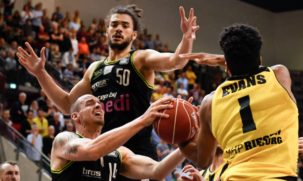 值得我们深 值得我们深