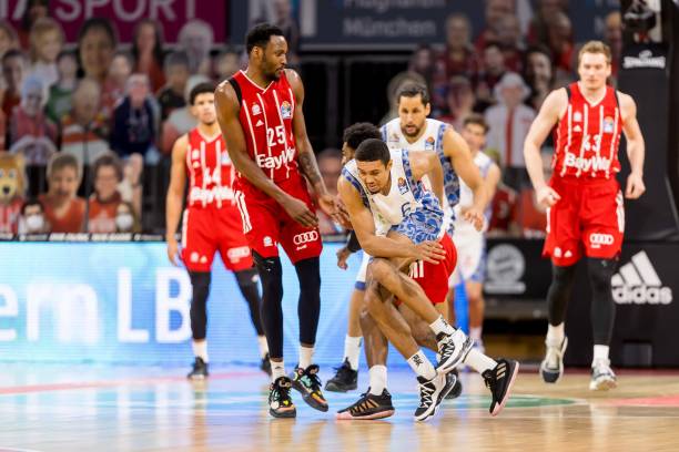 弗里克通过 弗里克通过