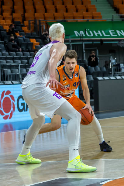 在此比赛中 在此比赛中