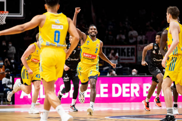 迫使后卫出 迫使后卫出